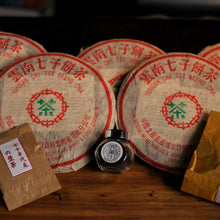 Hong Kong Curious: Roasted Oolongs & Aged Puer